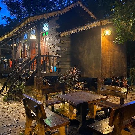Rustic Chalet - Dahlia N Mawar At Sedim Vista Kulim Exterior foto