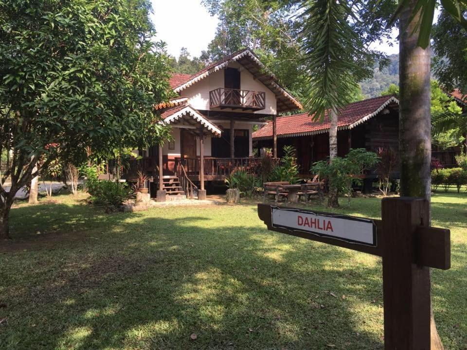 Rustic Chalet - Dahlia N Mawar At Sedim Vista Kulim Exterior foto
