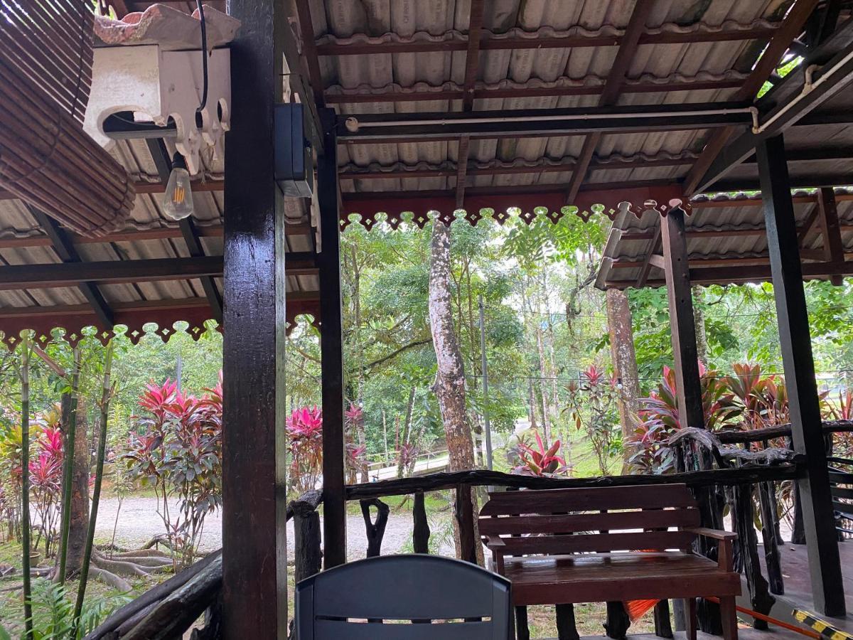 Rustic Chalet - Dahlia N Mawar At Sedim Vista Kulim Exterior foto