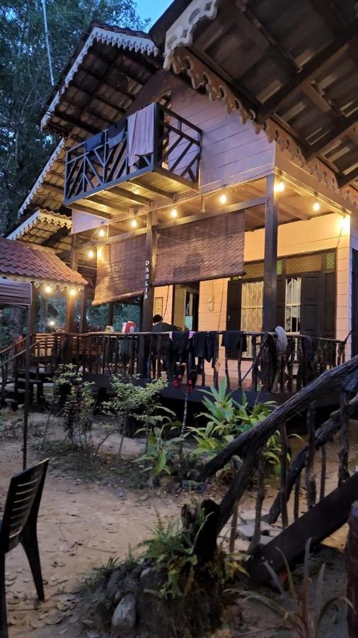 Rustic Chalet - Dahlia N Mawar At Sedim Vista Kulim Exterior foto