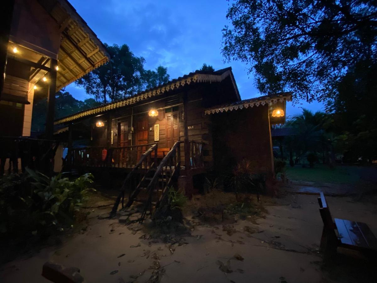 Rustic Chalet - Dahlia N Mawar At Sedim Vista Kulim Exterior foto