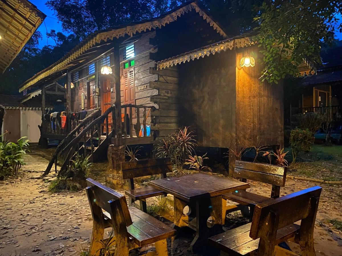 Rustic Chalet - Dahlia N Mawar At Sedim Vista Kulim Exterior foto